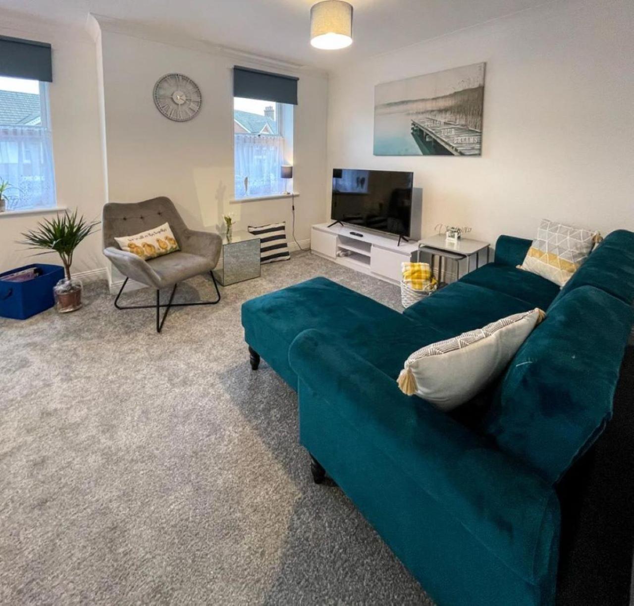 The Sashes - Stylish Apartment - Free Parking - Ultrafast Wifi - Smart Tv - Netflix - Sleeps Up To 6! Close To Poole Town Center & Sandbanks & Bournemouth Extérieur photo