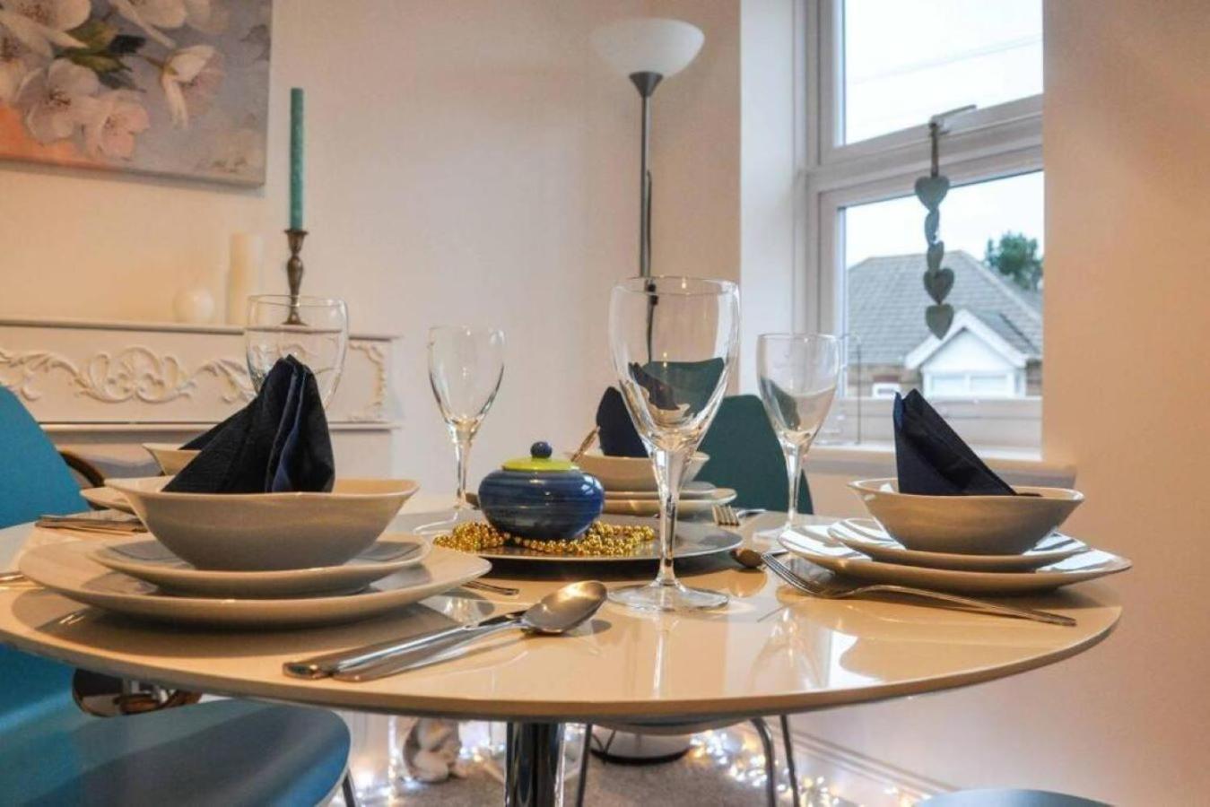 The Sashes - Stylish Apartment - Free Parking - Ultrafast Wifi - Smart Tv - Netflix - Sleeps Up To 6! Close To Poole Town Center & Sandbanks & Bournemouth Extérieur photo