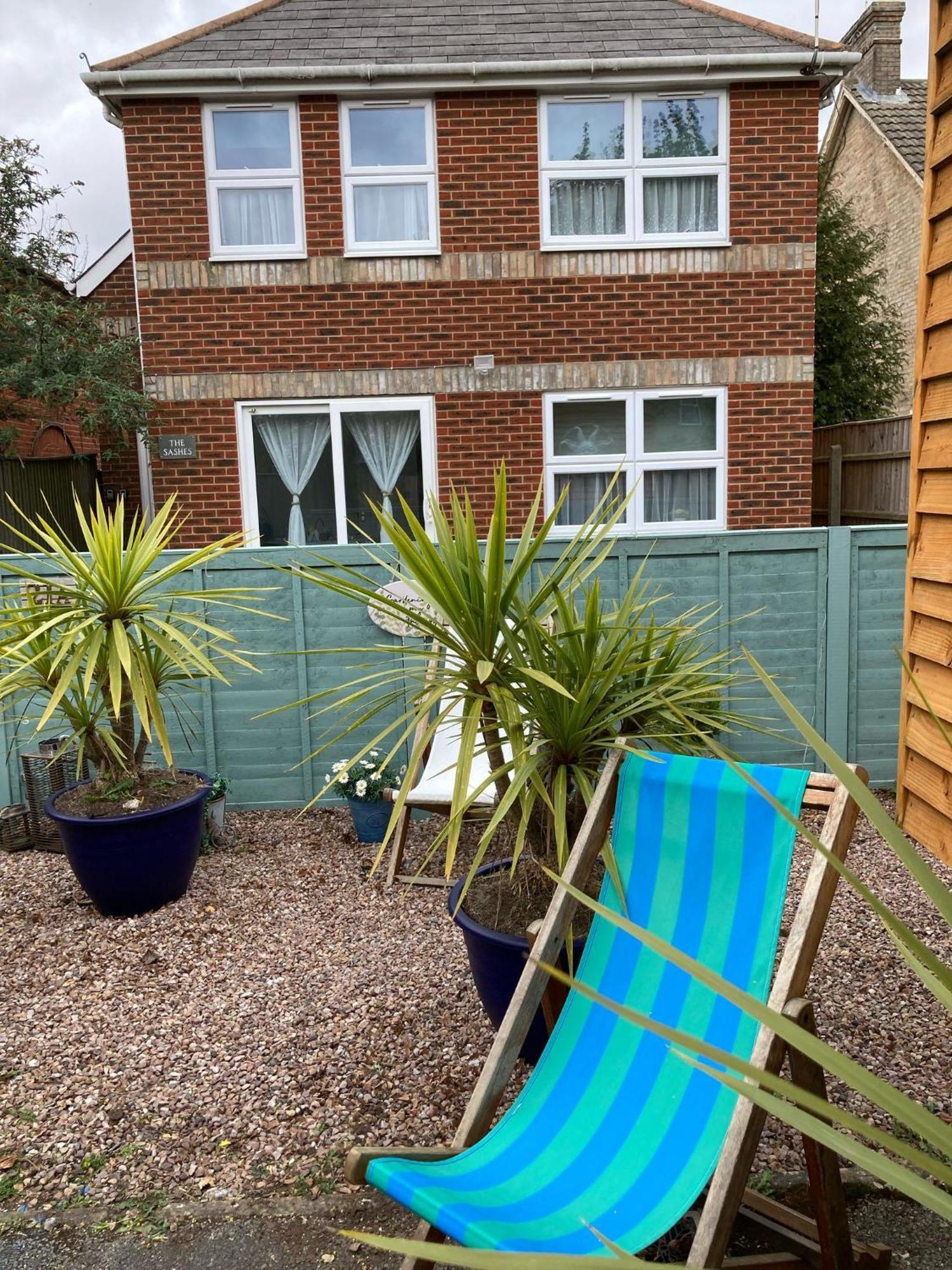 The Sashes - Stylish Apartment - Free Parking - Ultrafast Wifi - Smart Tv - Netflix - Sleeps Up To 6! Close To Poole Town Center & Sandbanks & Bournemouth Extérieur photo